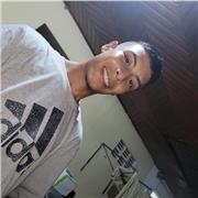 El profesor de sistemas imparte clase a niños de todas las edades